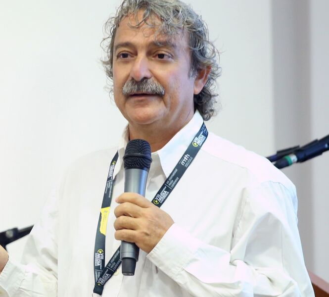 File:Laouris Talking.jpeg